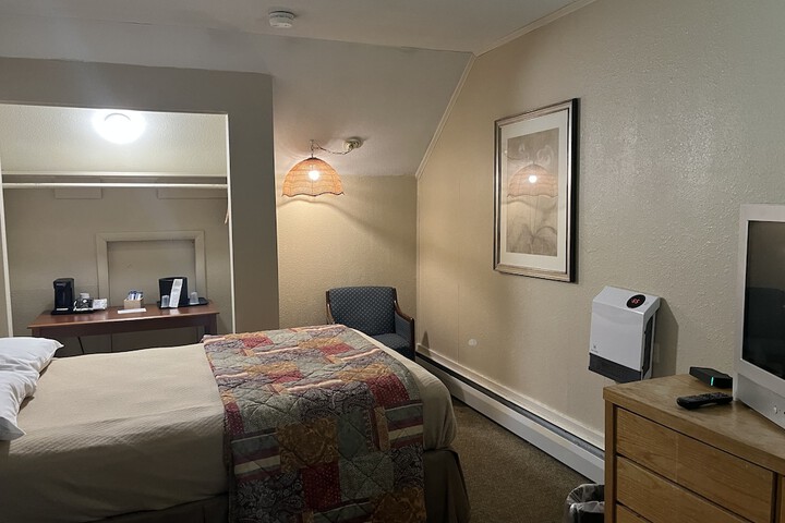 2 Double Beds (1 of 7)