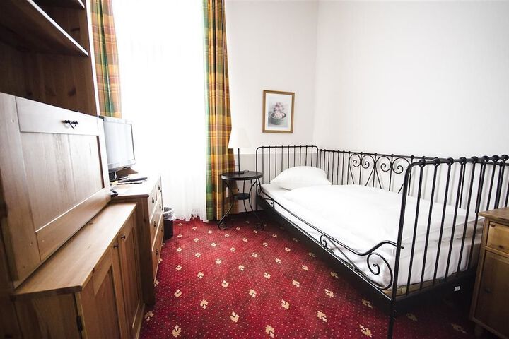 Room 7 of 26