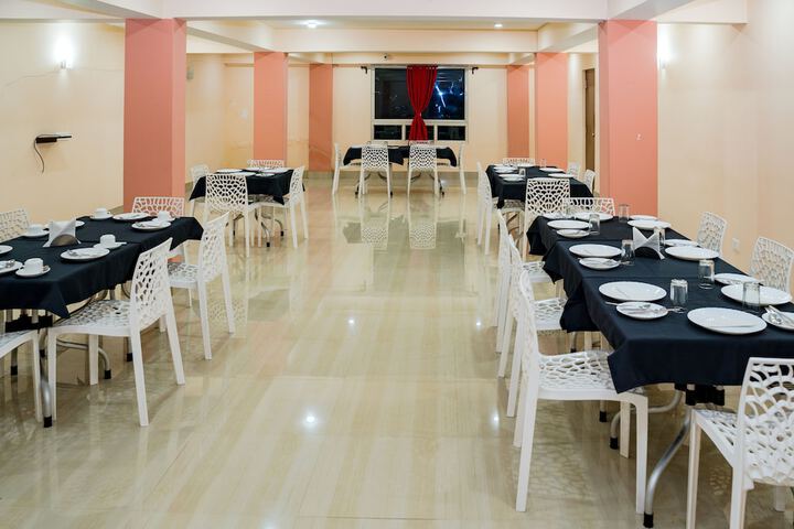 Dining 18 of 78