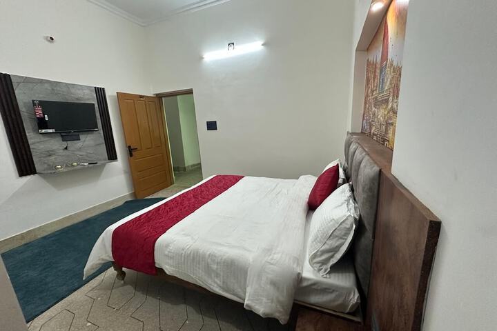 Room 9 of 56