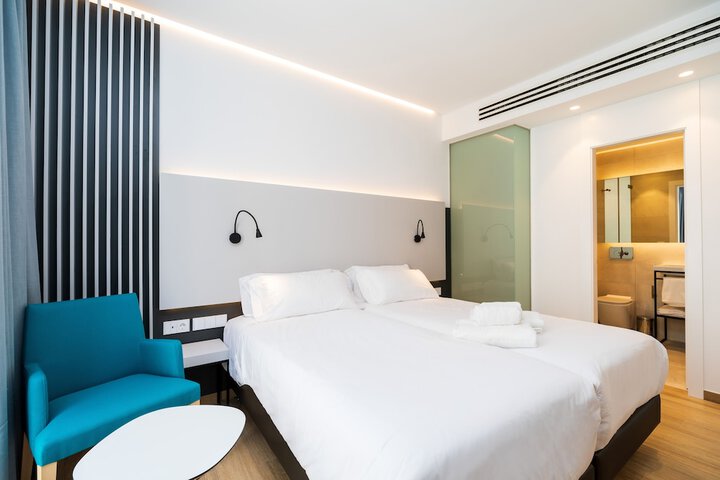 Room 9 of 42