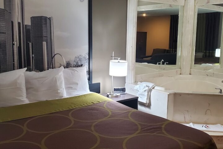 1 King Bed (8 of 16)