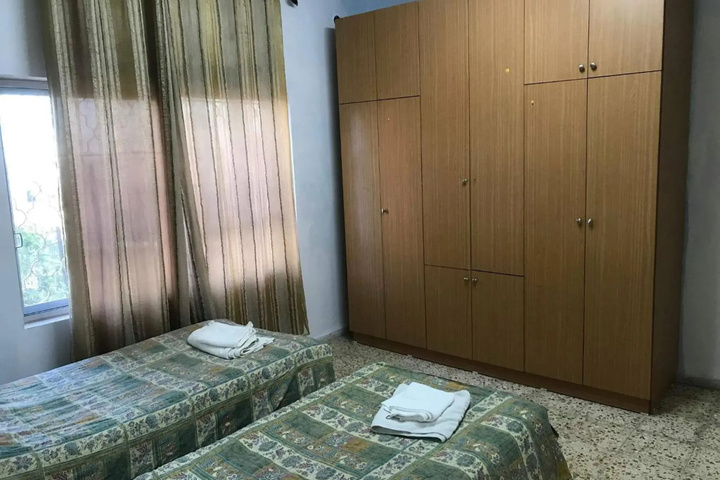Room 2 of 10