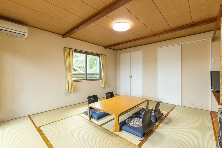 Room 8 of 48