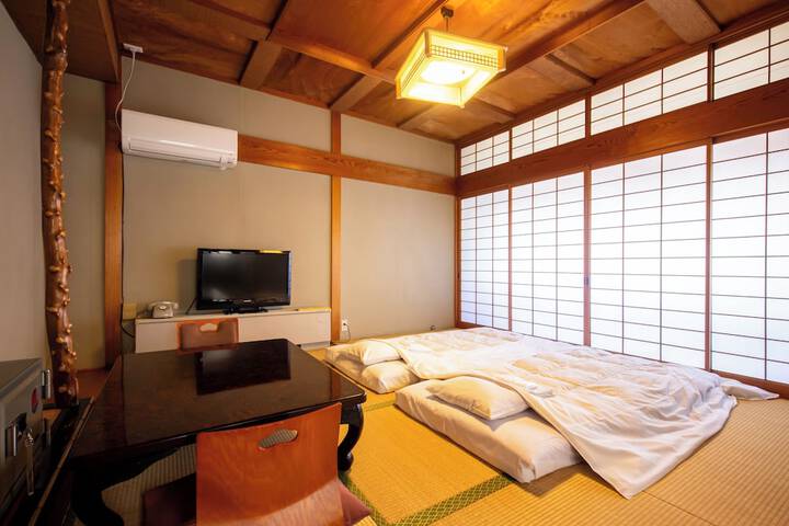 Room 6 of 85