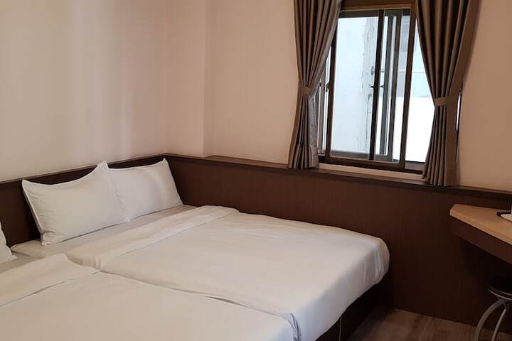 Room 40 of 91