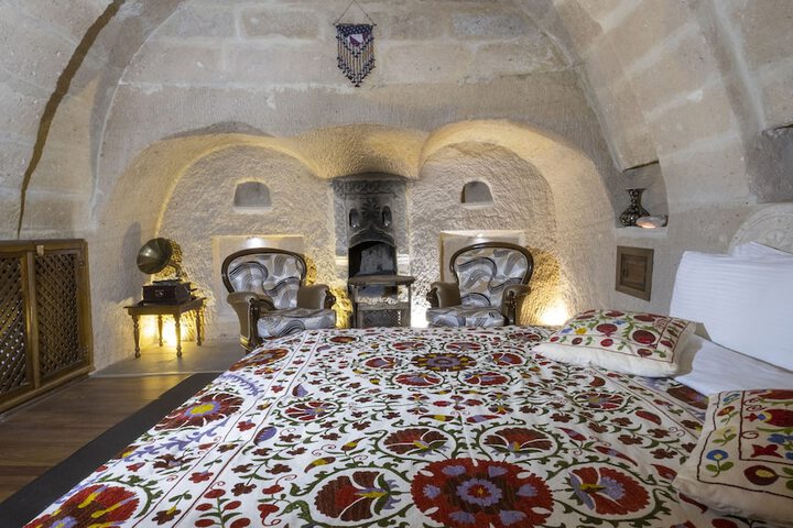 Room 14 of 90