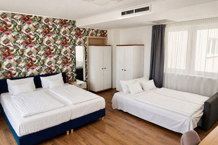 Room 45 of 118