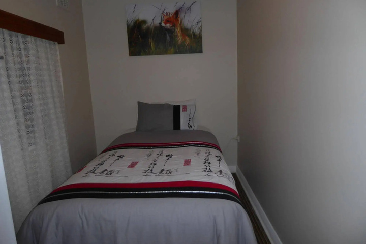 Room 4 of 32