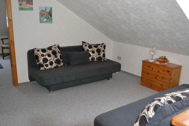 Room 5 of 12