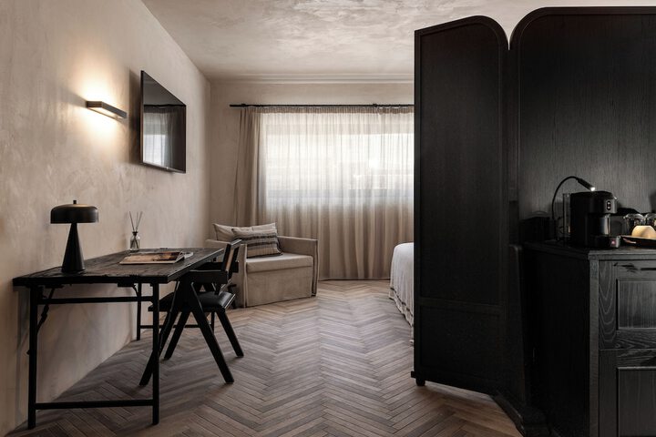 Room 8 of 41