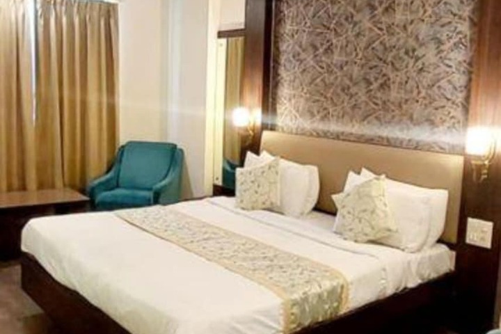 Room 11 of 25