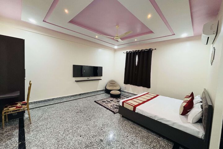 Room 8 of 31