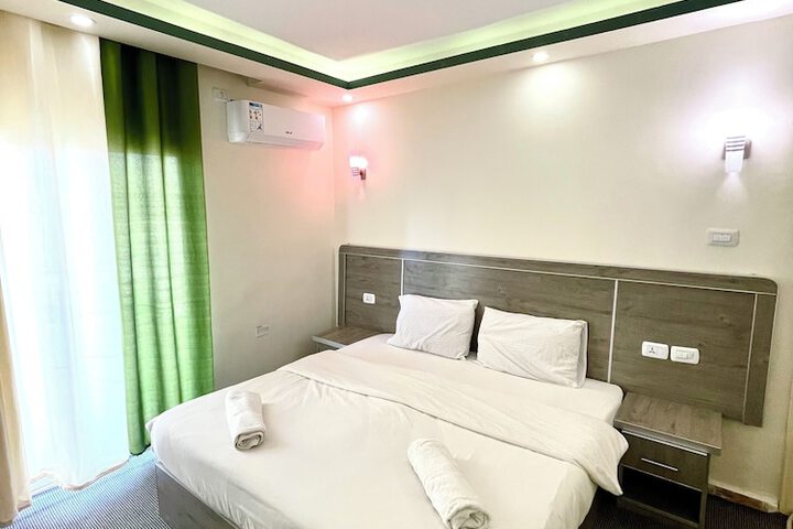 Room 17 of 39