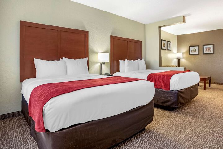 2 Queen Beds (6 of 13)