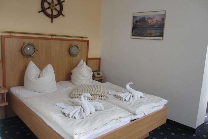Room 15 of 53