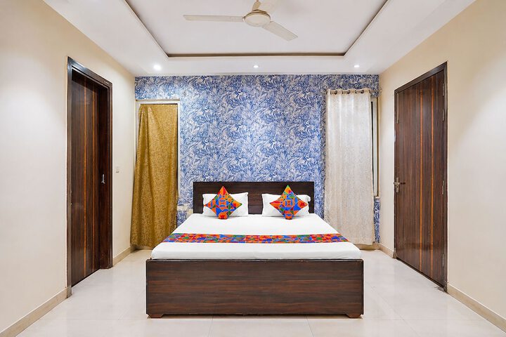 Room 11 of 28