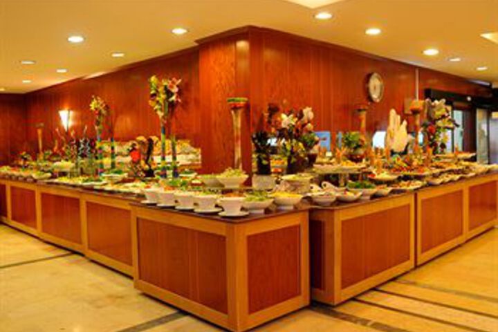 Dining 4 of 33