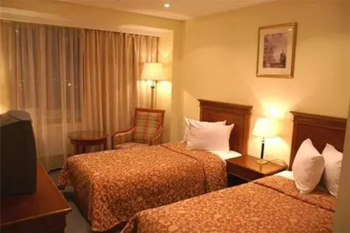 Room 7 of 9