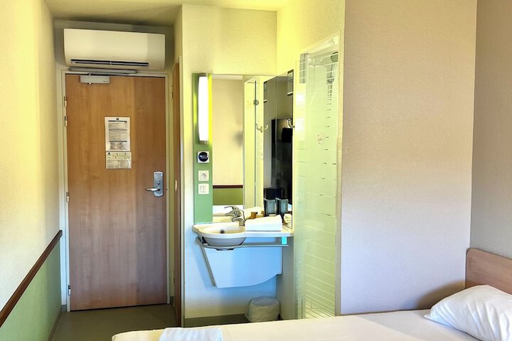 Room 10 of 49