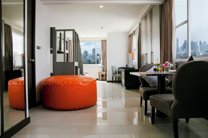 Room 19 of 77