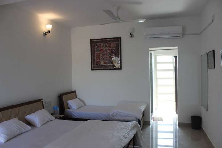 Room 10 of 19