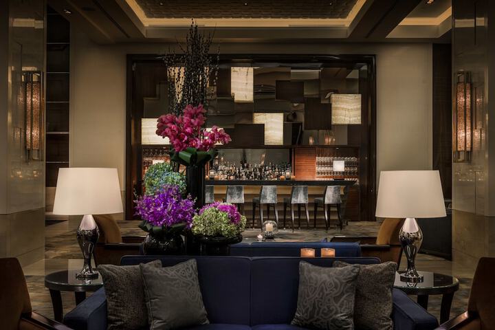 Lounge 76 of 107