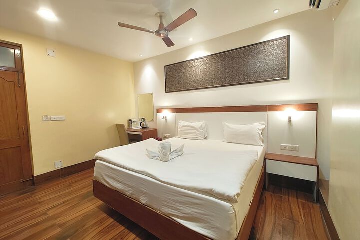 Room 3 of 12