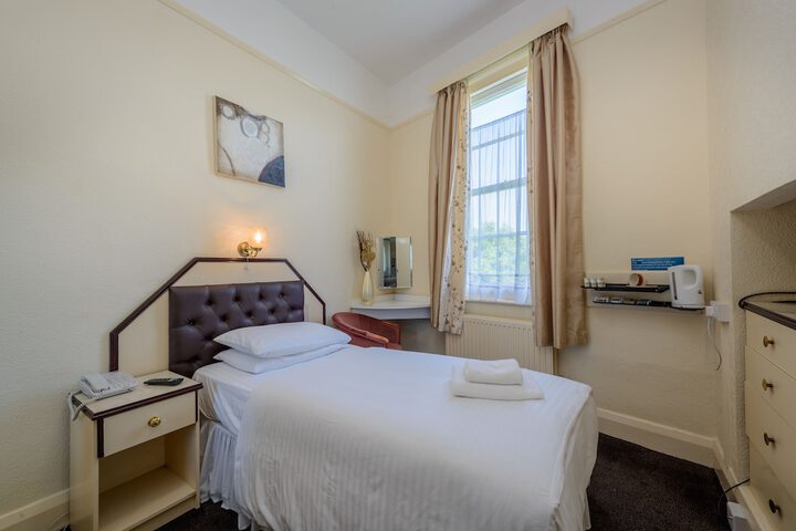 Room 16 of 35