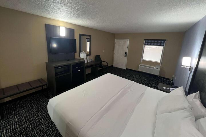 1 King Bed (1 of 23)