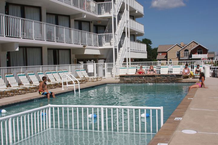 Pool 32 of 40