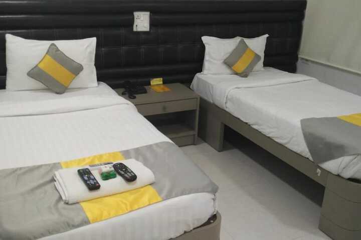 Room-la Riviera Suites Madhapur