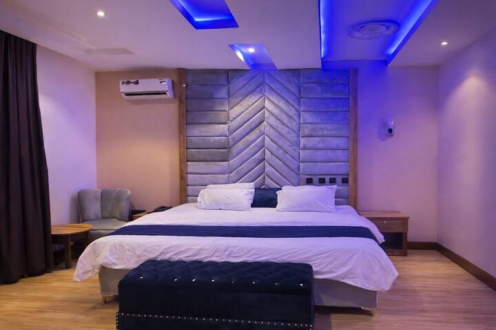 Room 2 of 6