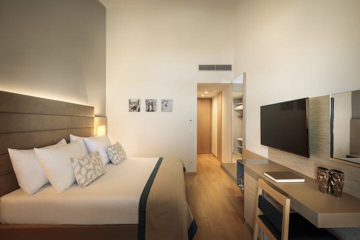 Room 8 of 52