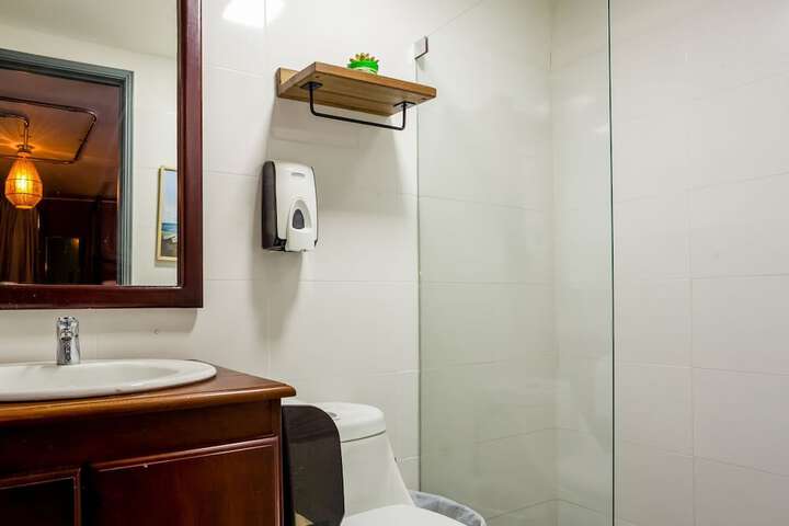 Room 10 of 68