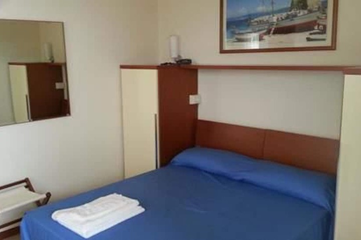 Room 5 of 37