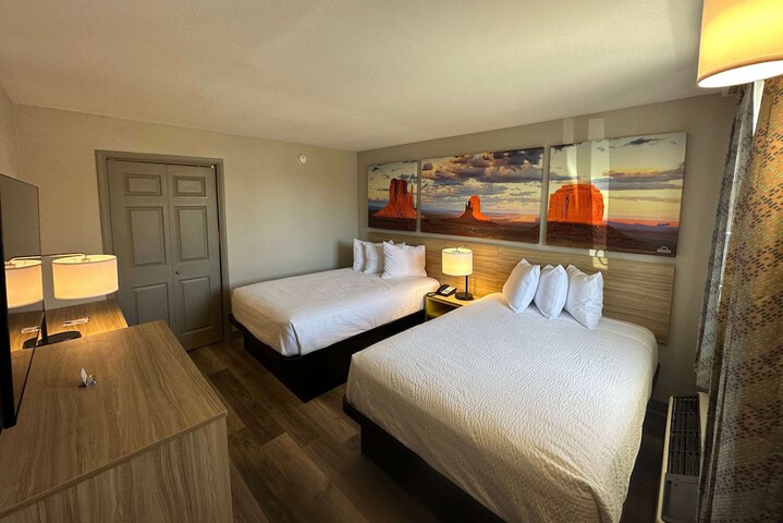 Room 9 of 28