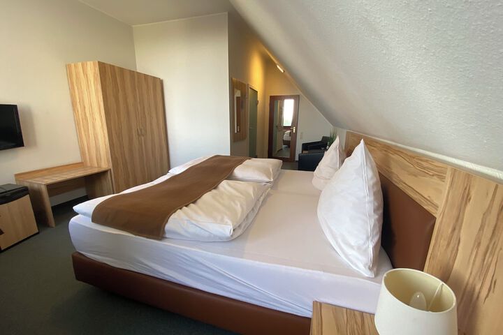 Room 6 of 66