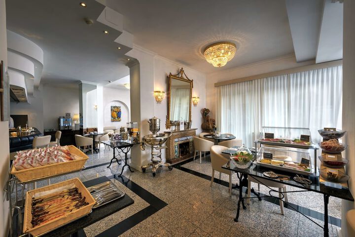Entrance & Lobby