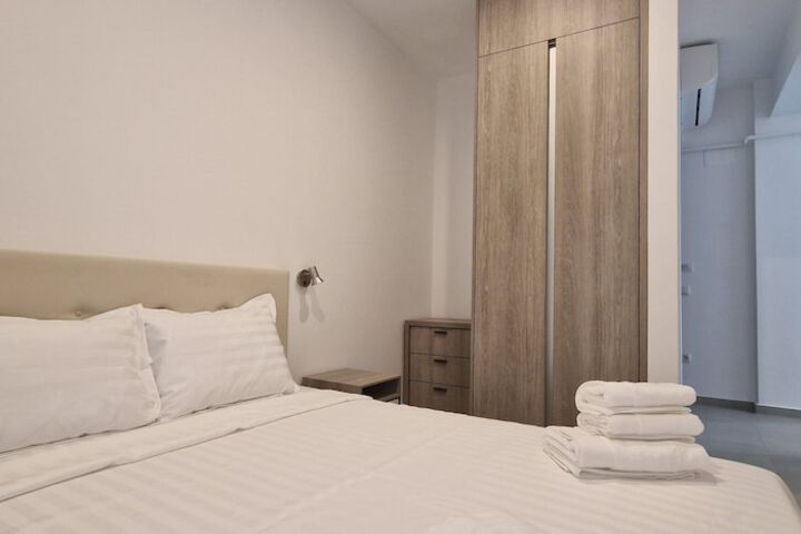 Room 9 of 26