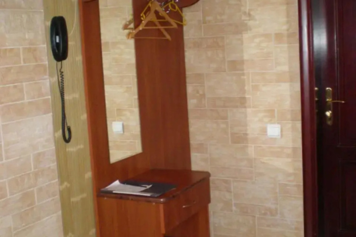 Room 8 of 8