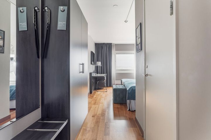 Room 34 of 100