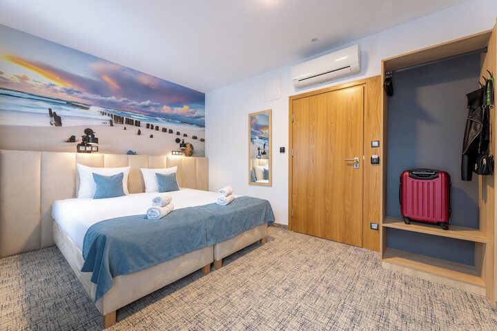 Room 6 of 61