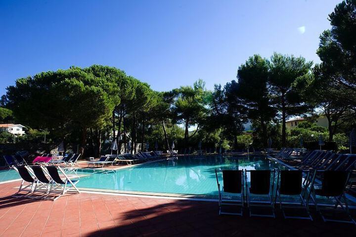 Pools & Facilities