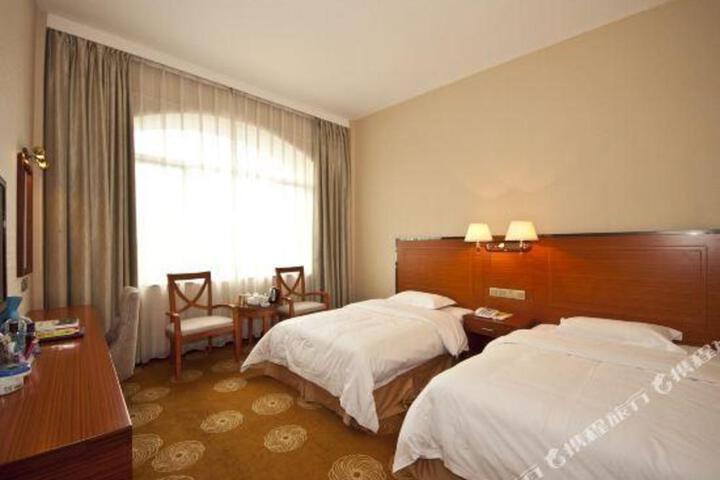 San Tos Hotel