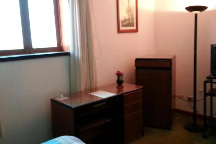 Room 5 of 13