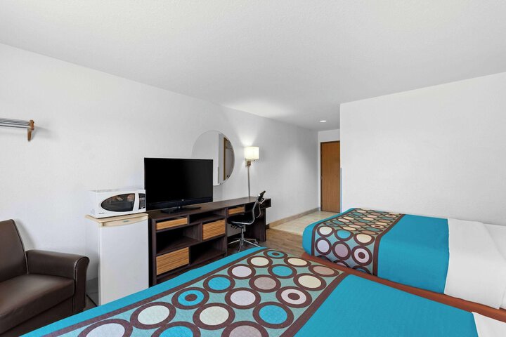 1 Queen Bed (1 of 51)