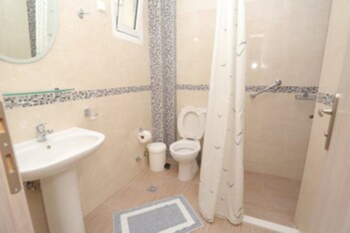 Room 8 of 43