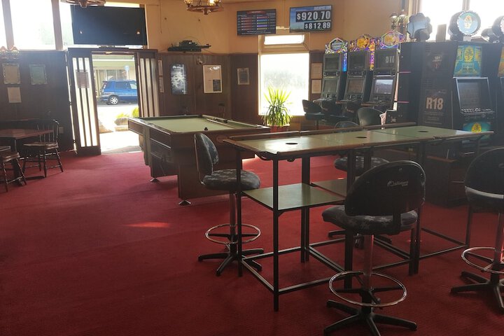 Lounge 19 of 26