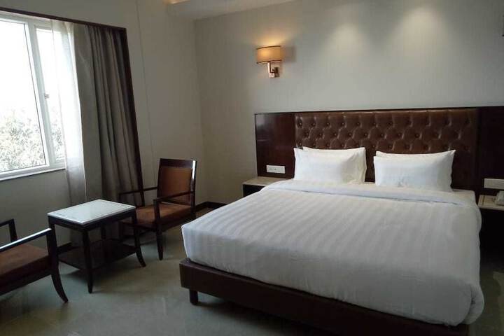 Room 3 of 6